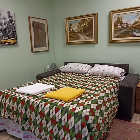 Pied A Terre Apartment